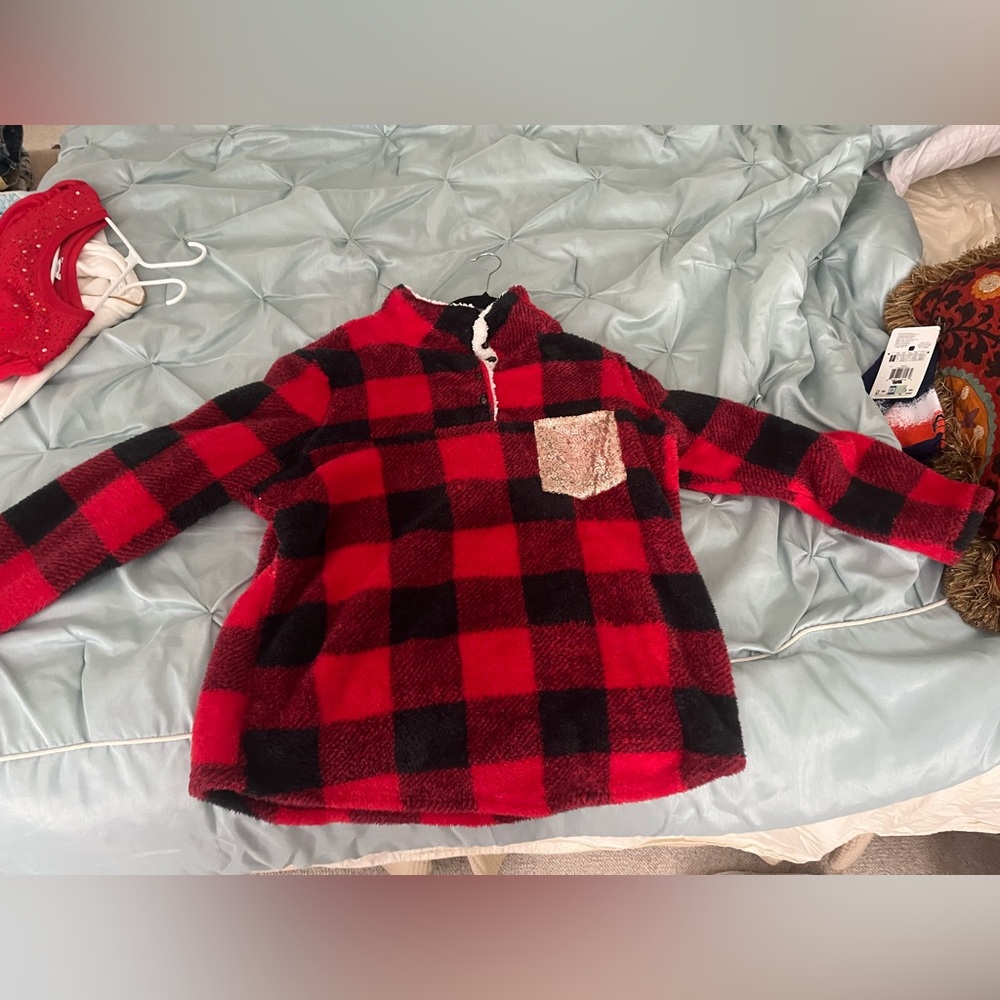 Buffalo Plaid Fleece Pullover with Sequin pocket EUC Perfect for Christmas event